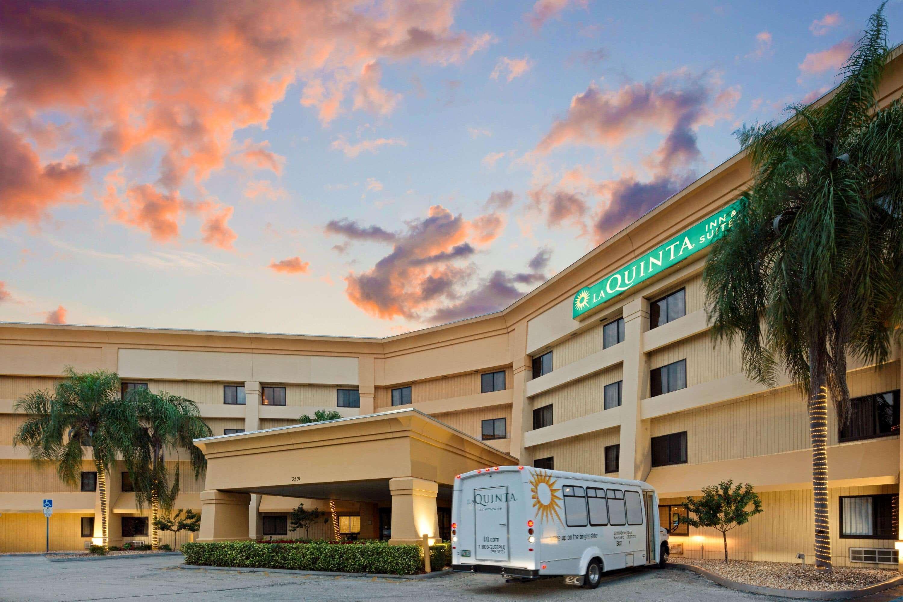 La Quinta By Wyndham Miami Airport East Hotel Exterior foto